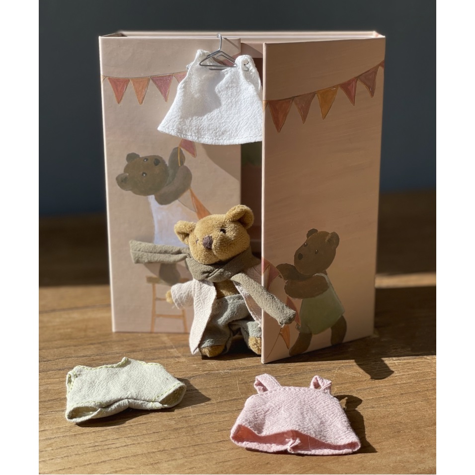 Egmont Toys Картонный шкаф с одеждой и мишкой